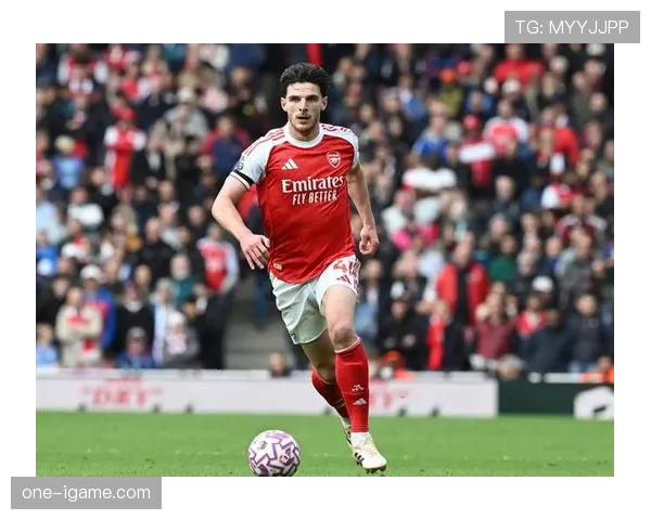 赖斯再成焦点：掌控中场节奏，比赛表现获广泛关注