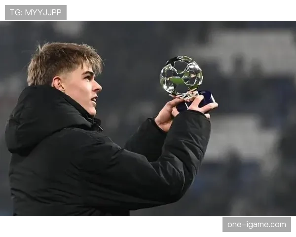 德凯特拉雷闪耀赛场，精彩过人技惊四座展现顶级球星风采