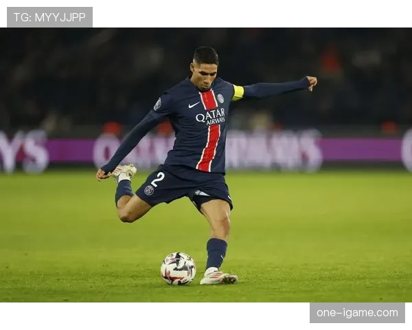 阿什拉夫荣膺法甲赛季最佳潜力球员，未来之星闪耀赛场