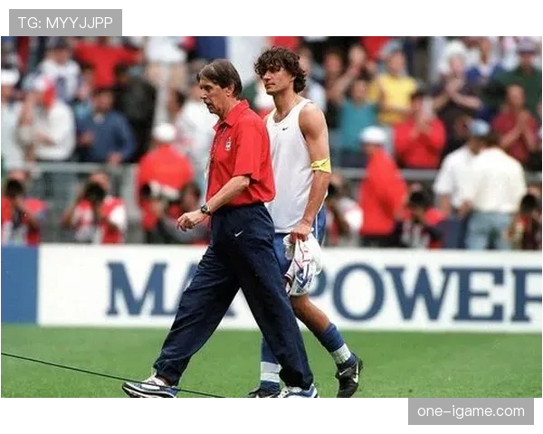 马尔蒂尼:后防传奇巅峰岁月铸就现代足球防守艺术典范 马尔蒂尼:后防传奇巅峰岁月铸就现代足球防守艺术典范