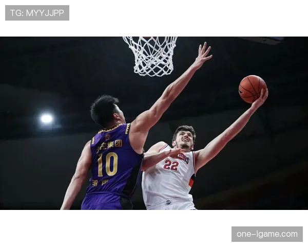 巴尔韦德精研长传艺术，精准调度助力球队战术升级