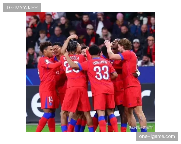 足球赛场冷门迭爆，多支强队意外折戟，状态回升成焦点