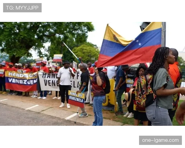 埃弗顿球迷集会抗议，呼吁俱乐部改善管理与竞技表现