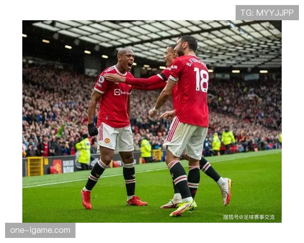 足球联赛杯赛迎来紧张对决，各队全力以赴争夺荣誉表现稳健