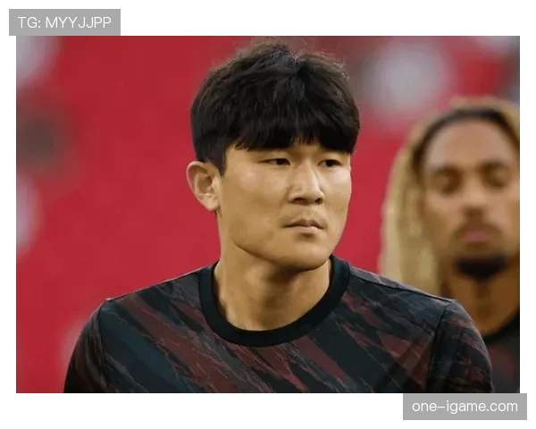 金玟哉与帕梅卡诺搭档后防线表现稳健