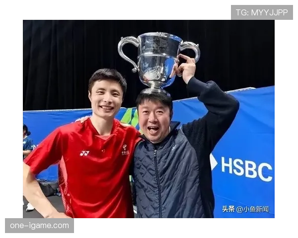 石宇奇穿得像来接外卖的，走进那栋豪宅我瞬间懵了